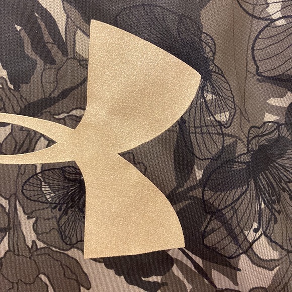 Youth Medium Underarmour hoodie - Picture 2 of 4